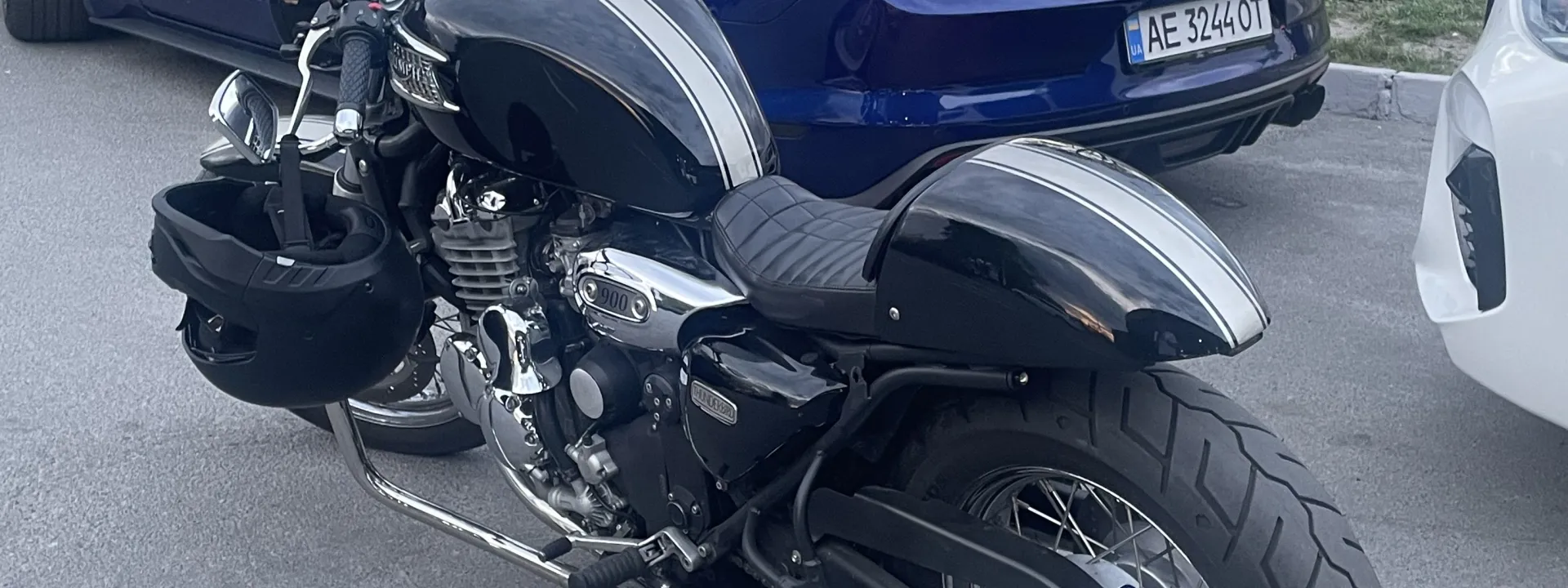 Triumph Thunderbird 900